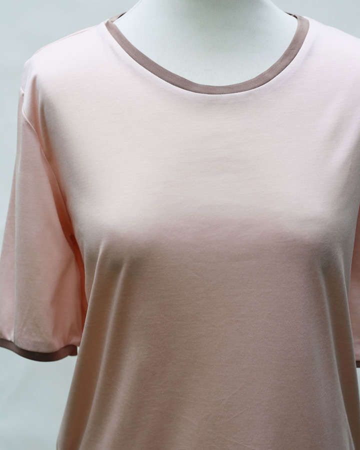 T-Shirt aus Makosatin-Baumwolle in rosé_02