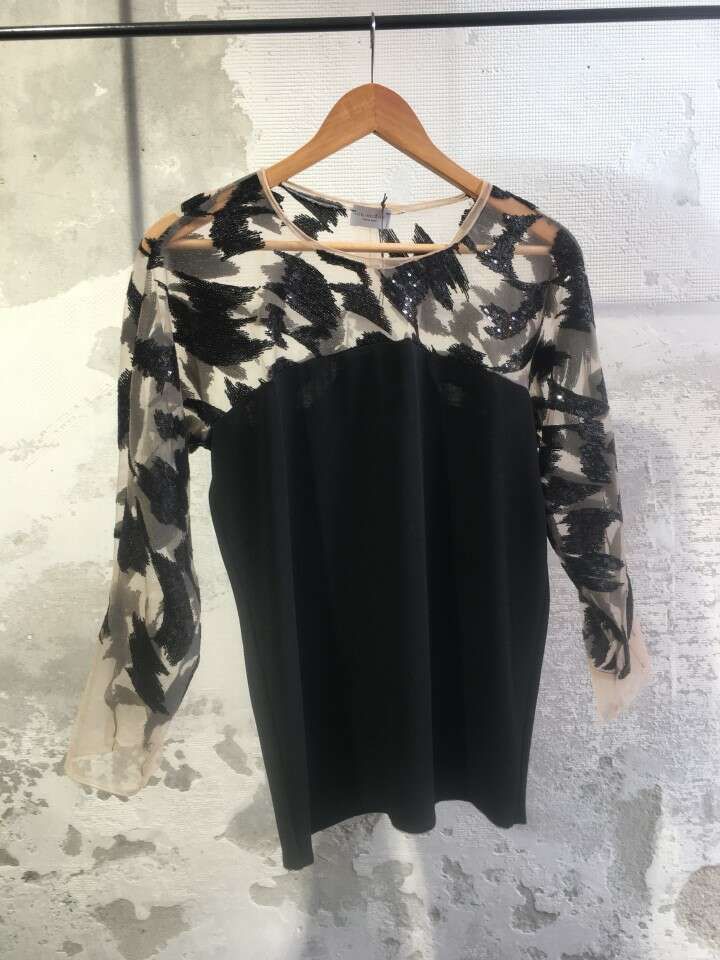 Blusenshirt in Pailletten/ Jersey in schwarz_04